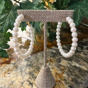 Nwot pearl hoop earrings med sz